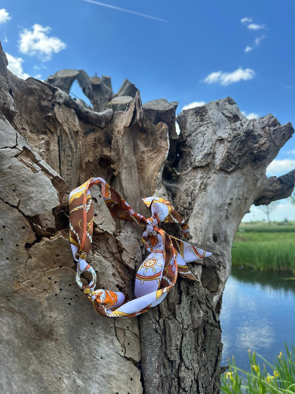 Belle chique bruine sjaal ketting